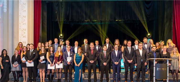 Die Bachelorabsolventen des Fachbereichs Wirtschafts- und Sozialwissenschaften. Stefan Paulus