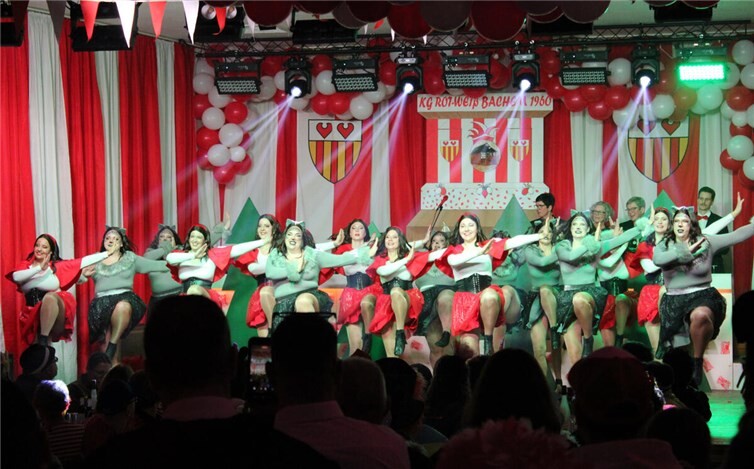 Die „Bachemer Bützje“ begeisterten mit ihrem „Rotkäppchen und der böse Wolf“-Tanz. Foto: DU