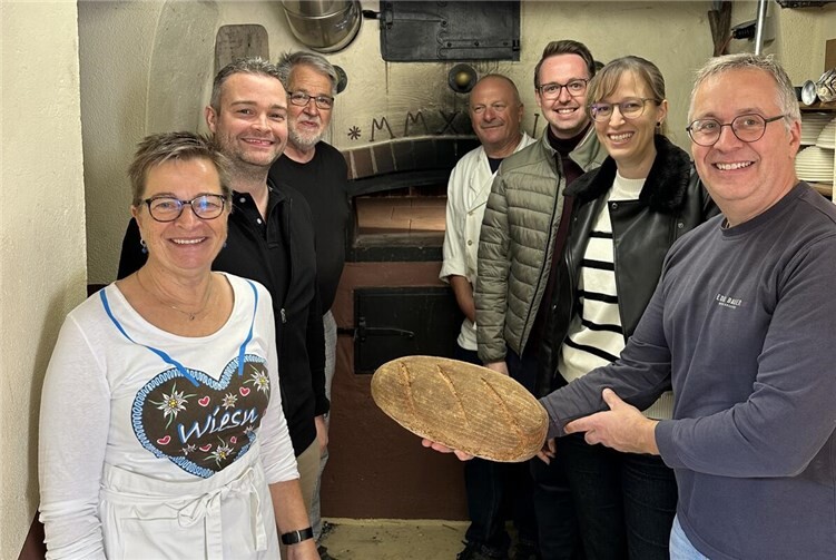 Die Backesbäcker gemeinsam mit den Vertretern der CDU Maifeld bei ihrem Besuch in Rüber. Foto: CDU Maifeld