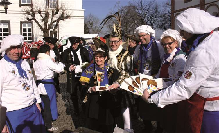 Die Bad Bodendorfer Rievkooche kredenzten dem Sinziger Prinzenpaar frische Rievkooche.rü