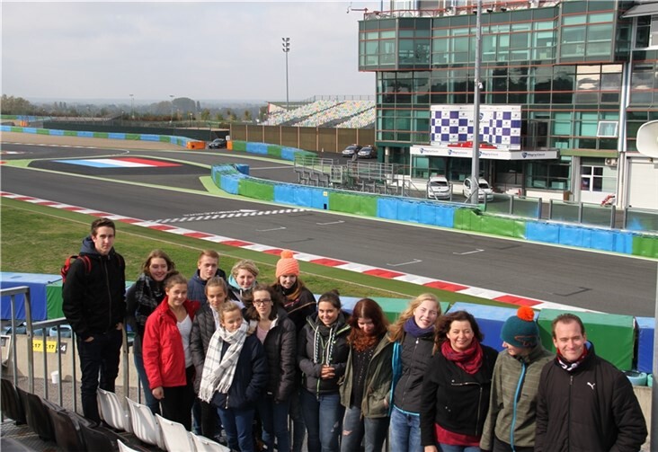 Die Bad Emser Judoka auf der Haupttribüne des Circuit Magny-Cours in Frankreich