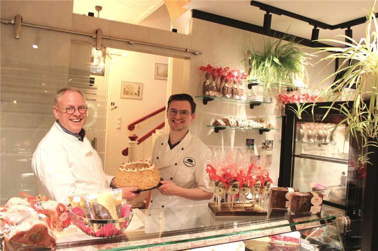 Die Bäckermeister Jürgen und Jan-Philipp Schmitz sorgten mit Gebäck aller Art für jede Menge Genuss.
