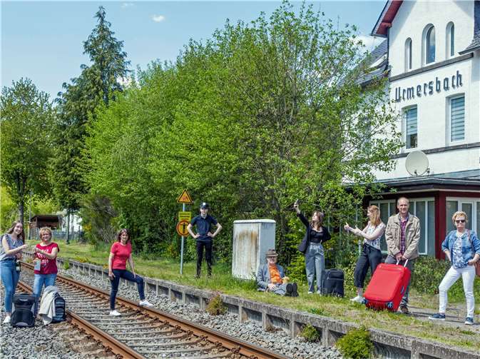 Die Bahnhofskomödie „Es fährt kein Zug nach Irgendwo“ von Winnie Abel, verspricht amüsante und spannende Unterhaltung.Foto: privat