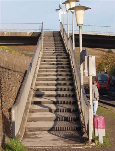 Die Bahnsteige Ahrweiler-Markt werden barrierefrei umgebaut, aber nicht die Zu- und Angänge. Fotos: WITE