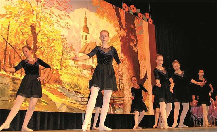 Die Ballettschule unterhielt die Senioren mit mehreren Tänzen.
