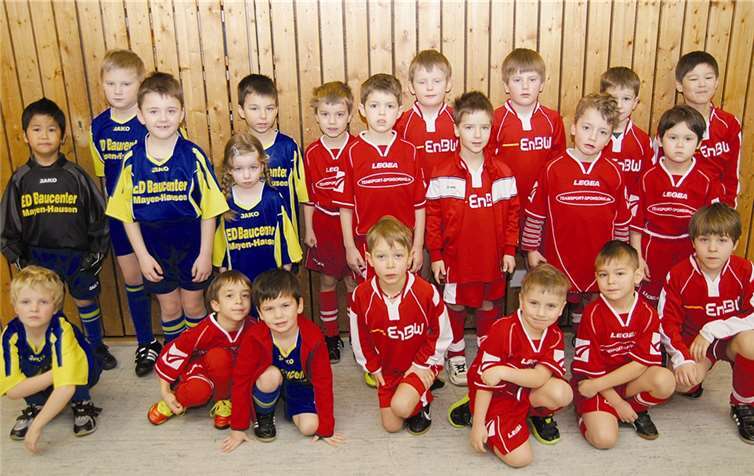 Die Bambini-Kicker der JSG Maifeld beim Bambini-Treff in der Maifeldhalle.privat