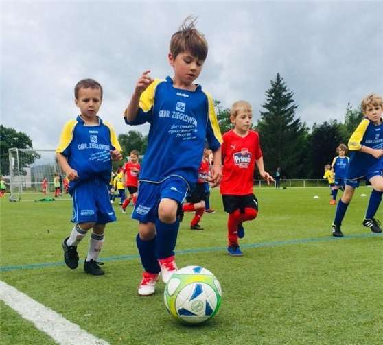 Die Bambini-Kicker gingen voller Elan und Vorfreude ins Spiel.