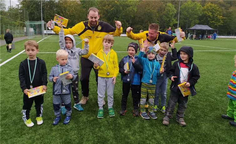 Die Bambini-Mannschaft der GSG-I nach der Siegerehrung.Quellen: GSG