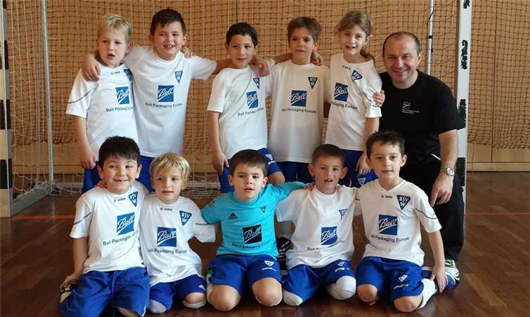 Die Bambini des BSV Weißenthurm bei der ersten Hallenrunde. privat
