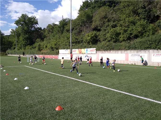Die Bambini des FV Erpel mit hoher Trainingsbeteiligung op de Kipp.  Foto: privat