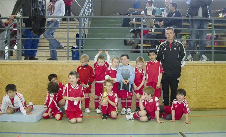 Die Bambini des FV Rot Weiß Erpel beim Bambinitreff in Rheinbrohl.privat