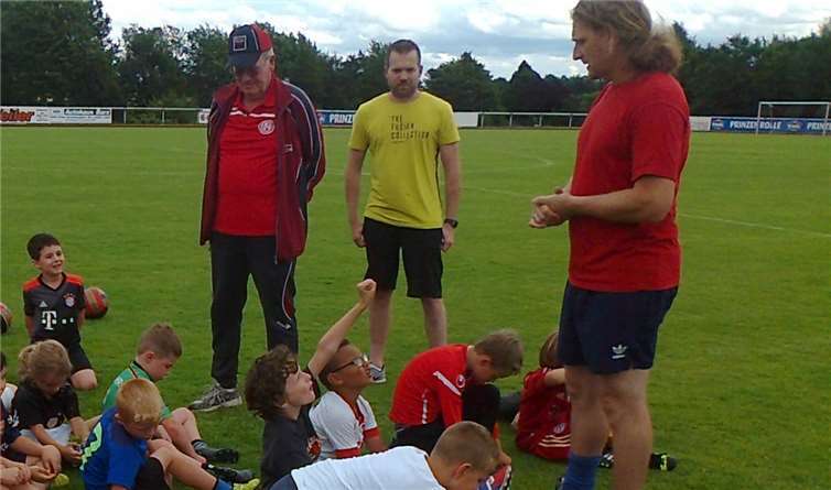 Die Bambini verabschieden Stephan Mayer.Privat