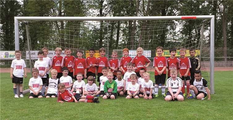 Die Bambinis aus Urmitz und St. Sebastian begeisterten die anwesenden Eltern mit tollen Spielzügen. privat