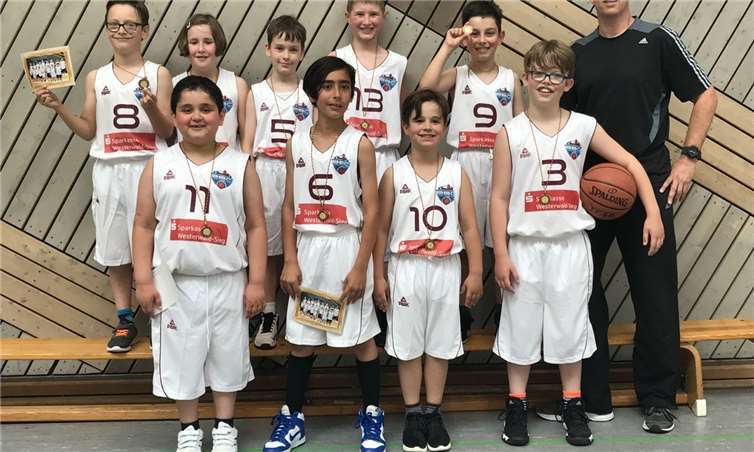 Die Bambinis schlugen sich in beiden Spielen gut und auch Ihr Coach ist zufrieden mit den Leistungen. Privat