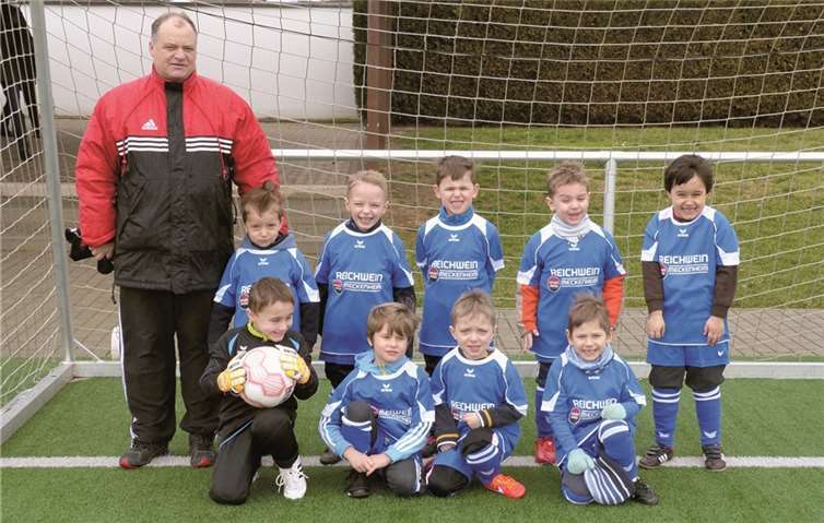 Die Bambinis sind trotz der Niederlage glücklich, ihr erstes Spiel bestritten zu haben. privat