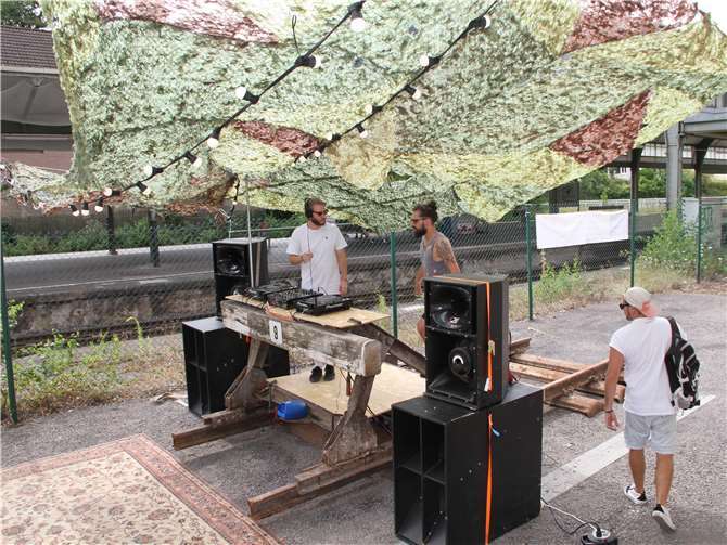 Die „Banausen“ - ein DJ-Trio aus Koblenz am Prellbock 9. MFU