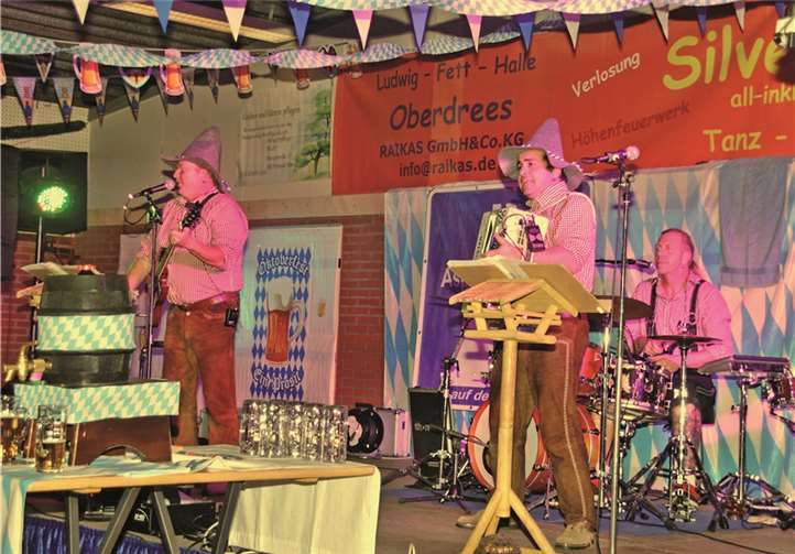 Die Band „Asphaltstürmer“ gestaltete den Abend und den Frühschoppen mit stimmungsvoller Live-Musik.