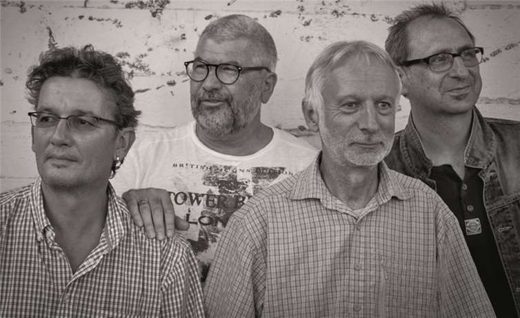 Die Band BluesAffair spielt im Weißenthurmer Rheinhotel.privat