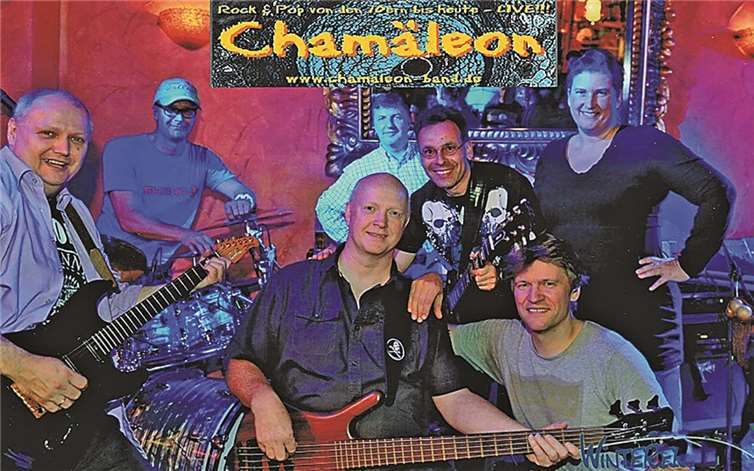 Die Band „Chamäleon“ spielt am 21. Dezember ab 20 Uhr Weihnachtsrock für einen guten Zweck in der Gaststätte „Zum Glockenspiel“ am Neuen Markt in Meckenheim.REPRO STEIN