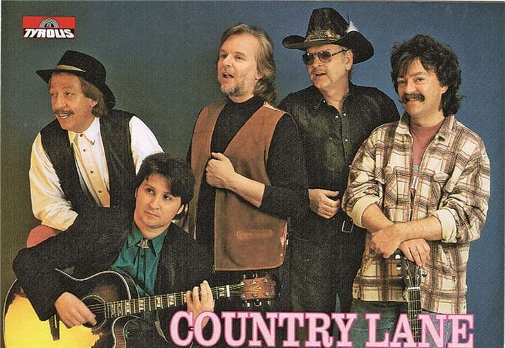 „Country Lane“ Arno Busch & Friends  Die Band „Country Lane“ Arno Busch & Friends konzertiert beim Marienthaler Lichterabend. privat