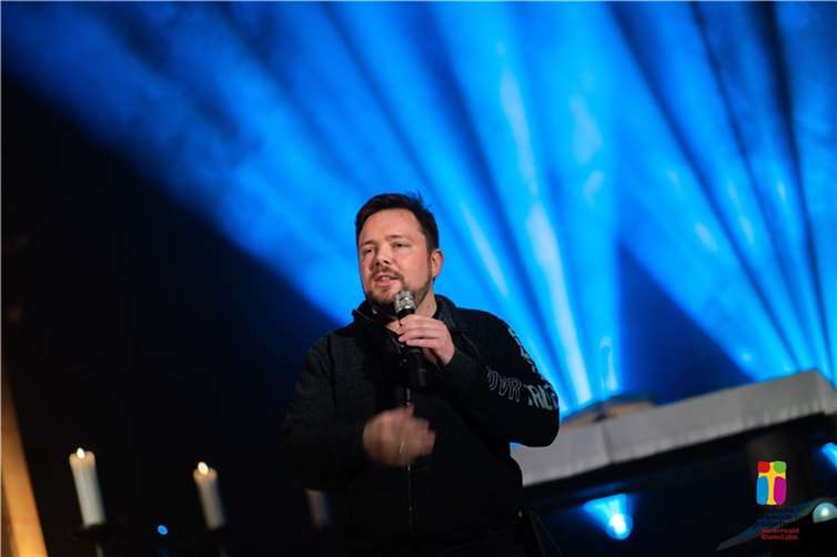 Die Band „CreatorSound“ präsentiert Mut machende und zupackende Songs.