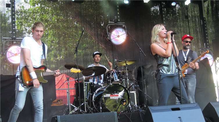 Die Band DIVVA aus Koblenz verstand esaufs Beste, das Publikum mit einzubeziehen.BSB