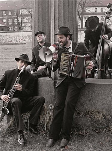 Die Band „Daniel Kahn & The Painted Birds“. Privat