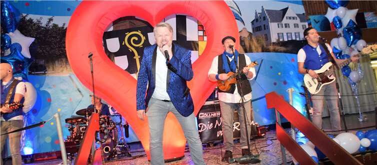 Die Band „Die Cöllner“ heizten mit ihren Songs den Saal tüchtig ein.