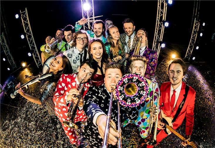 Die Band "Druckluft" sorgt für Stimmung.Foto: Niki Siegenbruck