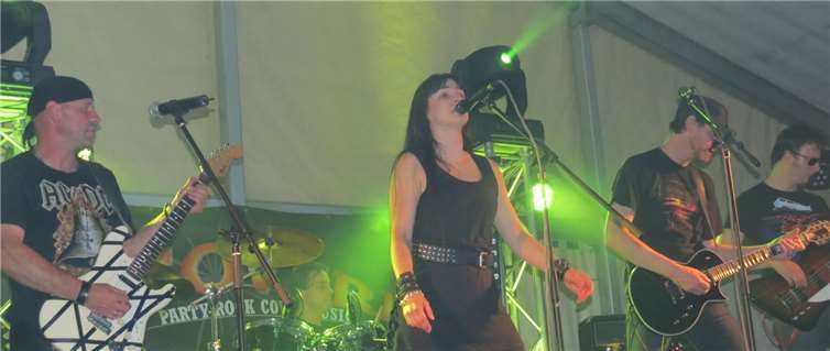 Die Band „Encoveree“ sorgte für gute Musik bei der Jubiläumsfeier.