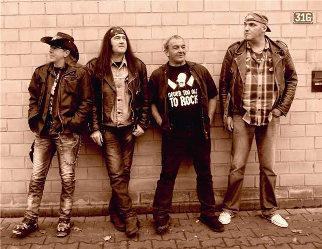 Die Band Errol Flynn präsentiert im Rock-Bistro Don Camillo ihre eigenen Songs.Silke Läufer-Hermann