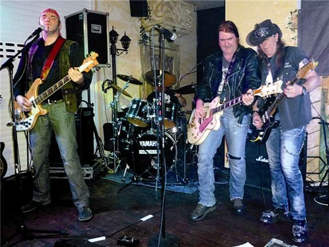 Die Band „Errol Flynn“ zog das Publikum in ihren Bann. privat