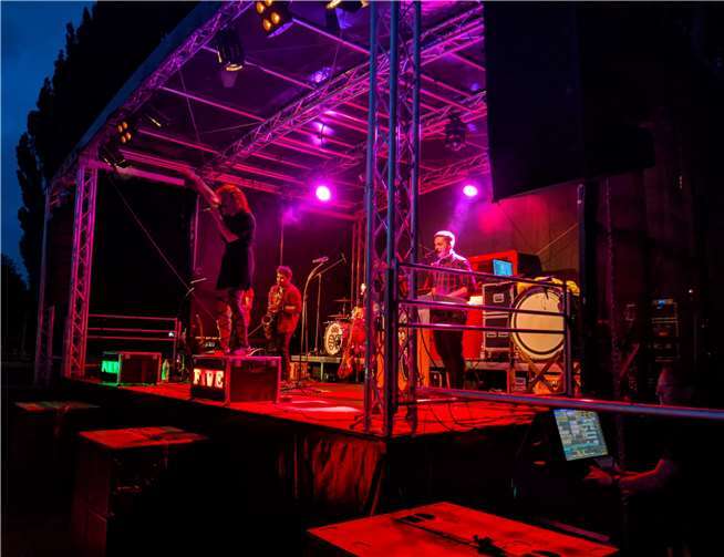 Die Band Fohr Five sorgte für die richtige Stimmung bei der Samstagabend-Veranstaltung.