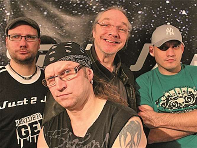 Die Band „Just2Jam“ spielt live im Adler. privat