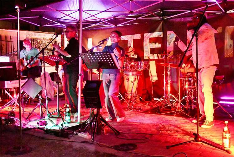 Die Band Latenite begeisterte mit ihren erfrischend direkten Latin Grooves. Fotos: RASCH