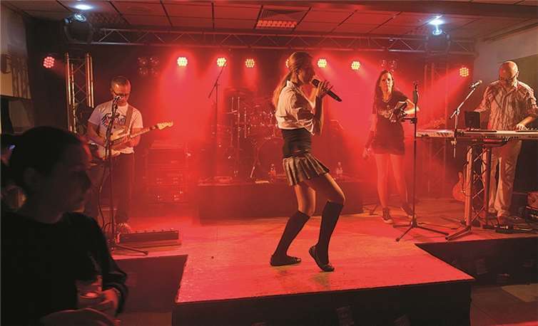 Heißer Sound und gute Stimmung Die Band „Mixxed Up“ verbreitete gute Stimmung. -WT-