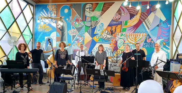 Die Band Monjoy bringt Klezmer, jiddische Lieder und osteuropäische Musik nach Wirges.  Foto: privat