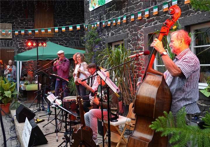 Die Band „Morning Dew“ sorgte für einem stimmungsvollen Abend mit viel irischem Flair.  Foto: Leo Oster/KVV Thür