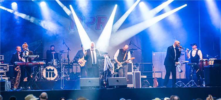 Die Band Music Monks überzeugten mit Seeed und Peter Fox Songs. Fotos: www.axellivepictures.de