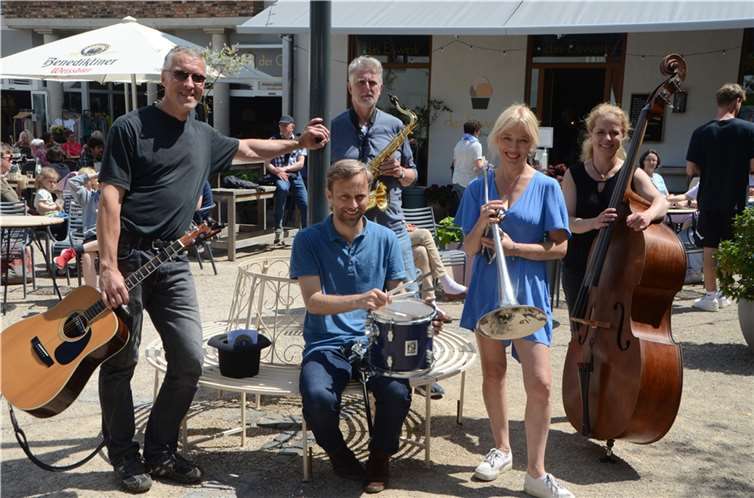 Die Band RottMusic eröffnete die Chapeau-Saison und erspielte 400 Euro für den guten Zweck. Fotos: privat