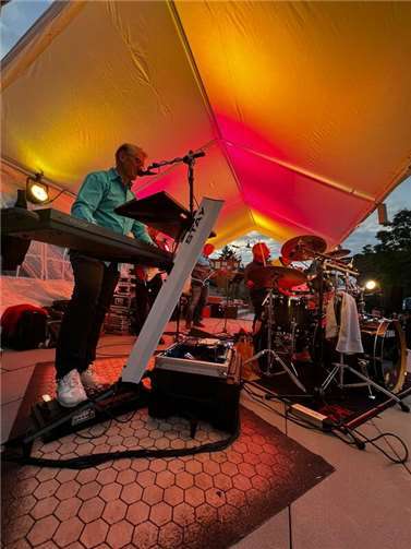 Die Band Skybagg unterhielt die Gäste.  Foto: POE