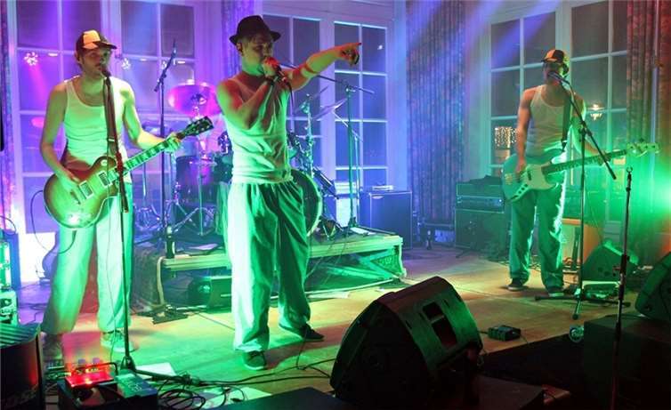 Die Band „TPT“ war eine der Bands die das Publikum zum Abfeiern brachten. WW - Willi Willig