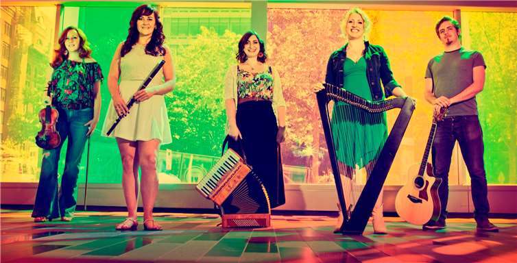 Die Band "The Outside Track" tritt beim Irish Folk Festival auf.privat