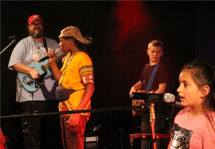 Die Band der Kita Mittelweiden eröffnete den Konzertabend.