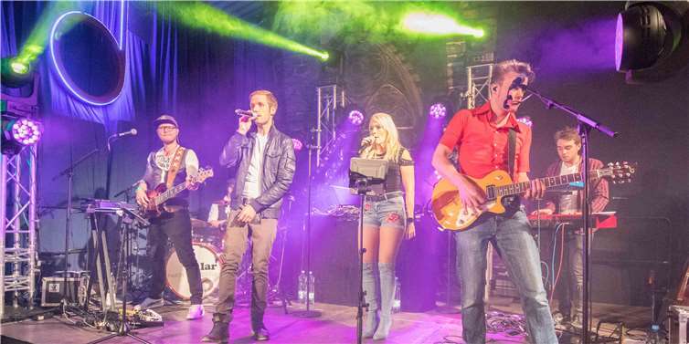 Die Band „!klar“ rockte die Bude. Fotos: CEW