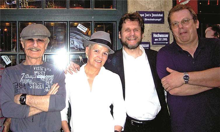 Die Band „listen here…!“ spielt vielseitige Musik.privat