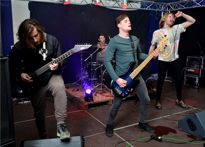 Die Bandmitglieder von Reset Reflect kommen aus Koblenz und Köln und proben in Bad Hönningen.