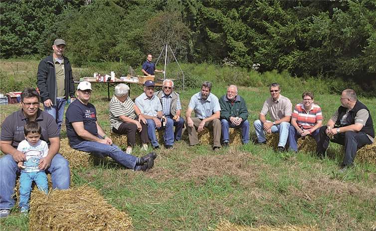 Die Bandorfer genossen die Geselligkeit und den „Schwof“ untereinander beim traditionellen Wenzelfest. AB