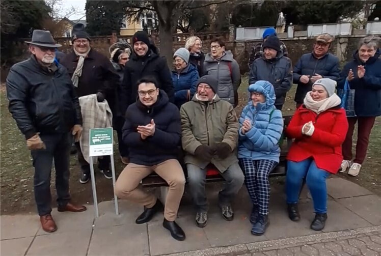 Die Bank soll Menschen dazu einladen, Platz zu nehmen, ins Gespräch zu kommen und den Stadtteil als lebendigen sozialen Raum zu erleben. Foto: Marcia Fiedler