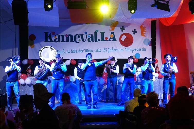 „Die Barhocker“ aus Unkel sorgten für beste Stimmung.  Foto: DU